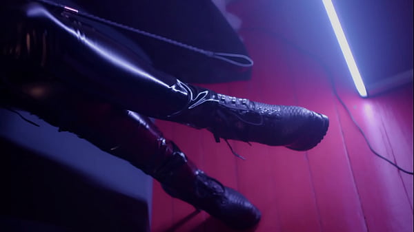 Dissolute milf pegging her male’s and gets cumshot.