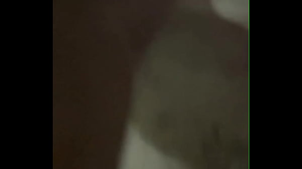 me corro en cama de mi mama