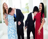 Payton Preslee, Skylar Snow – Their Stepmoms Help Them Get Along With Women