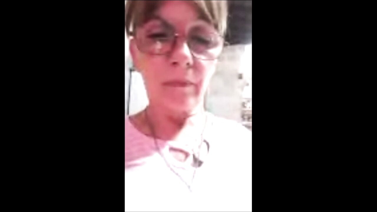 Spanish step mom puta show boobs on messenger