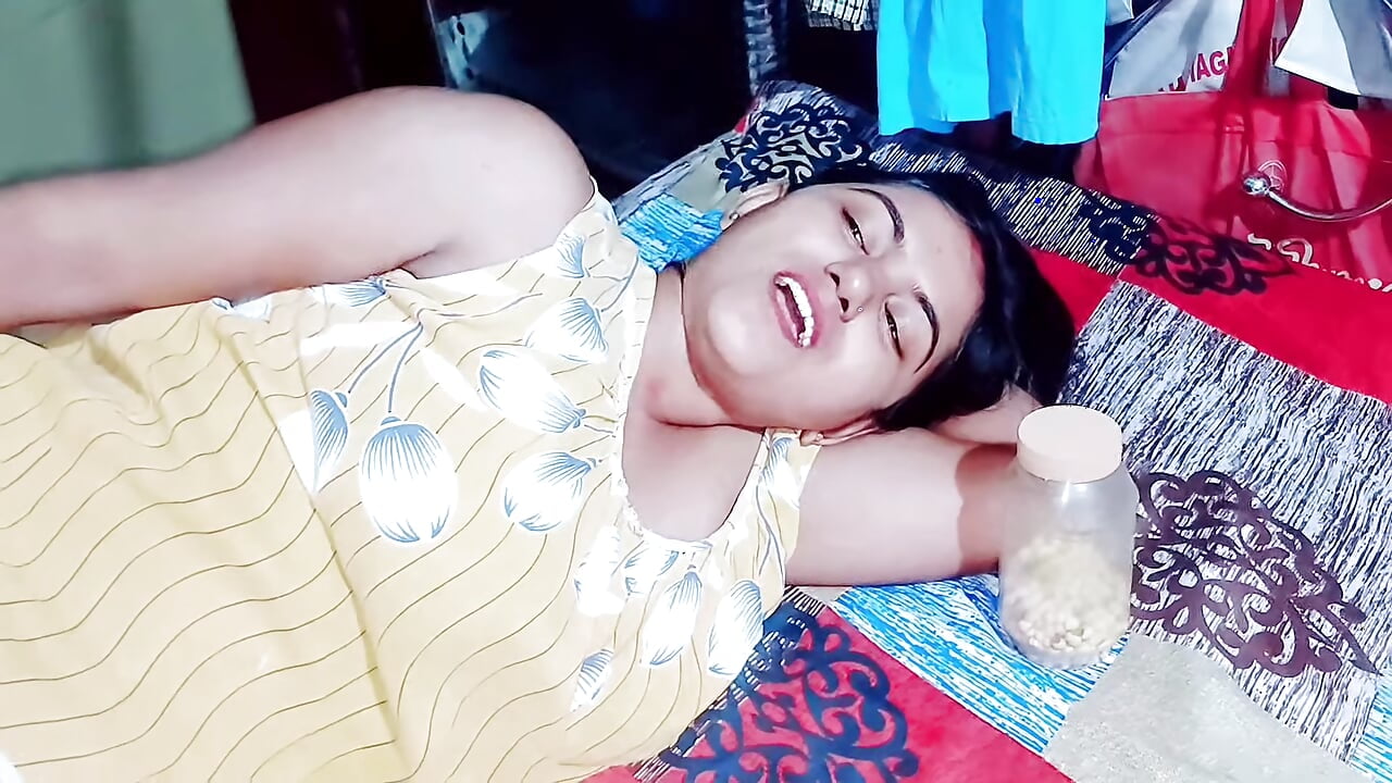 HINDU BANGLA Step mom saw step son big and job him for her pleasure