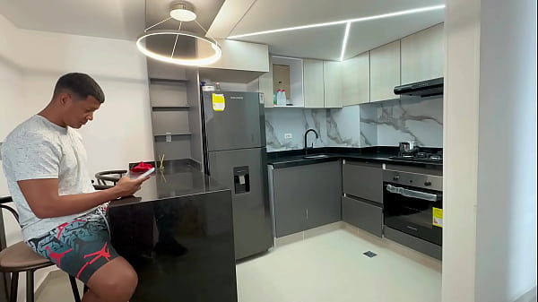 mi latina hermanastra me pide que le de mi leche para su cereal, y le doy mi leche con una rica follada a su apretado coño