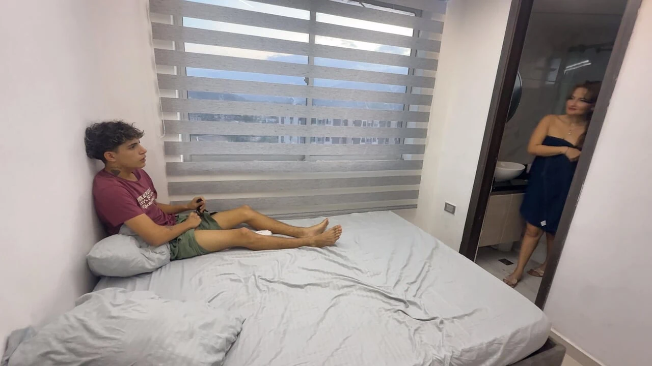 Stepson masturbates seeing the underwear of his big ass stepmom and they end up having a good fuck.